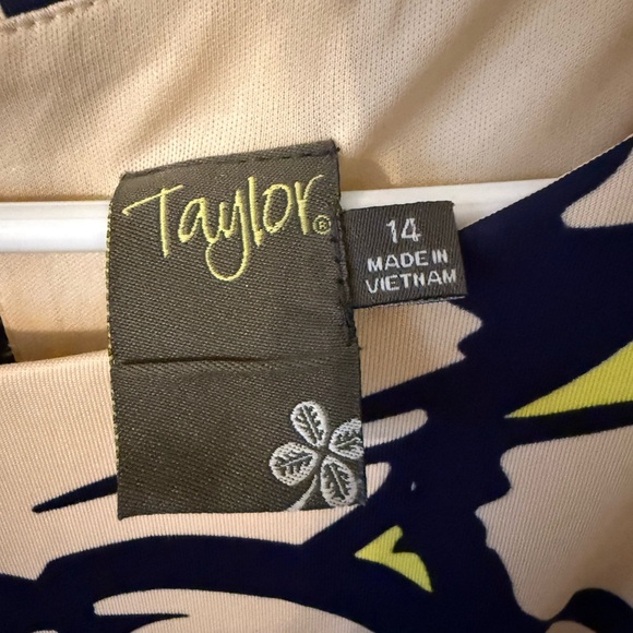 Taylor Navy and Cream Floral Dress - Picture 3 of 4